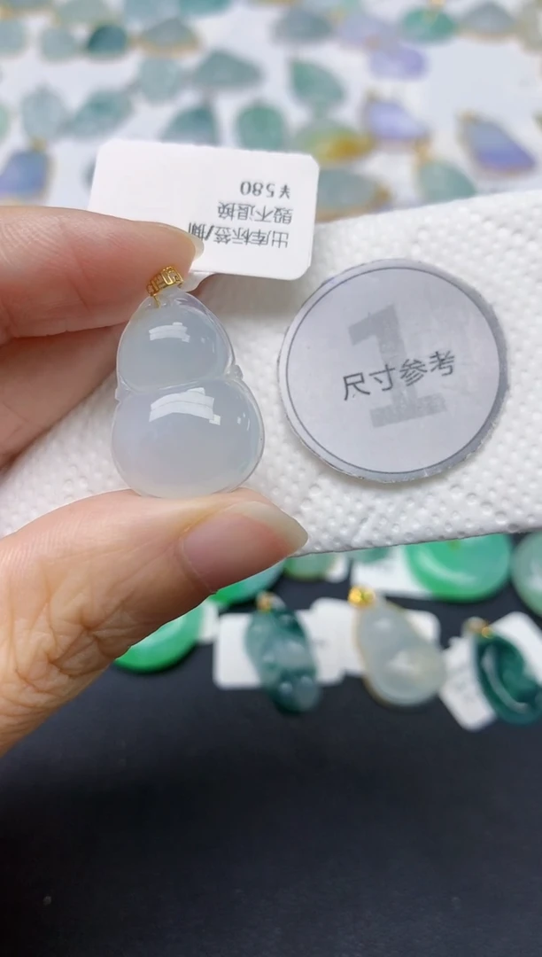 翡翠18K金镶嵌颈饰天然缅甸A货翡翠