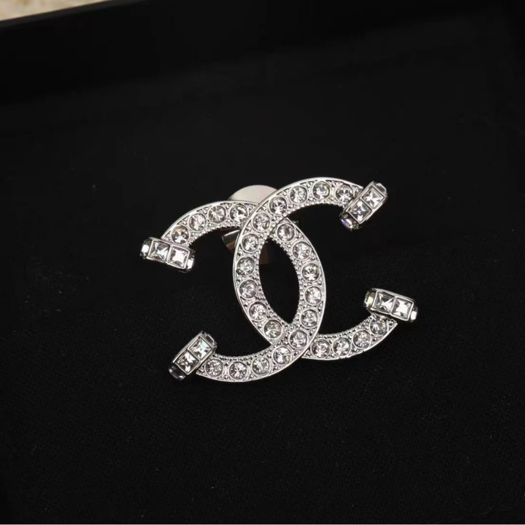 95新 Chanel/香奈儿 银色满钻双C胸针 18166520 nn