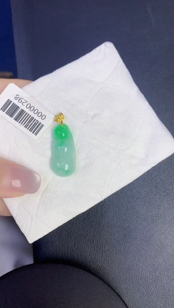 颈饰18K金镶嵌翡翠缅甸天然翡翠A货
