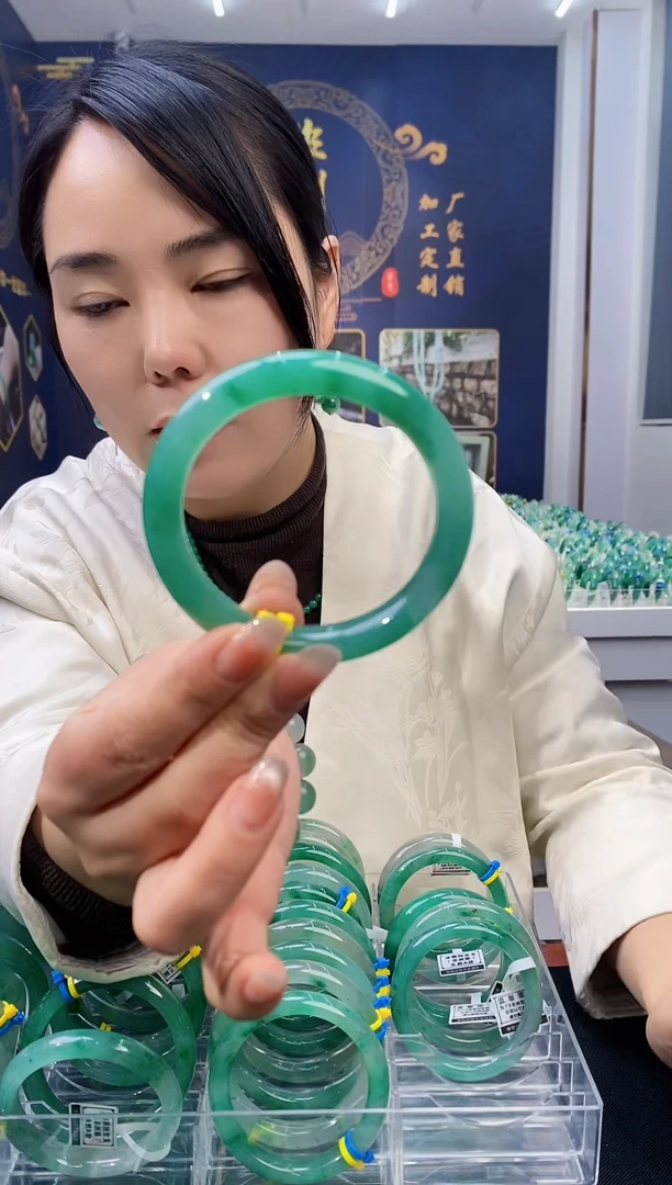 【闪购商品】石英质玉手镯未镶嵌74