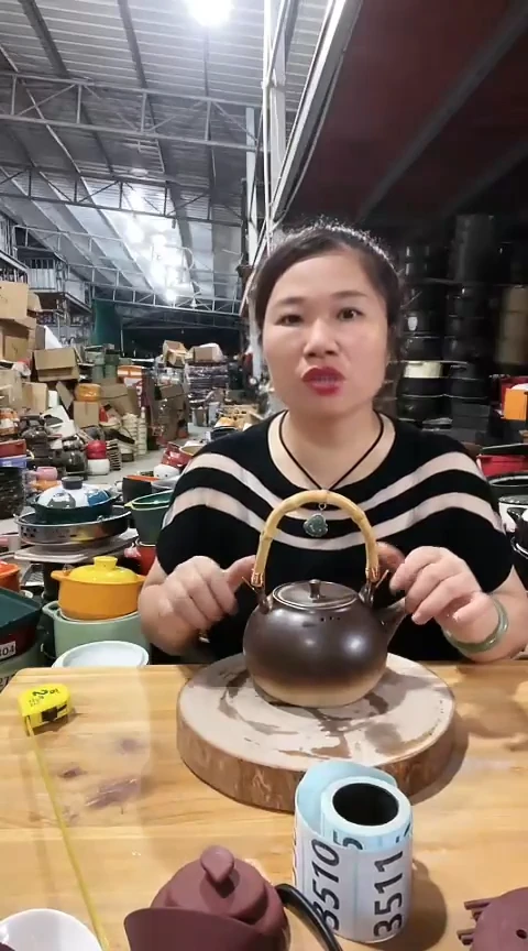 瑕疵粗陶提梁壶，。。