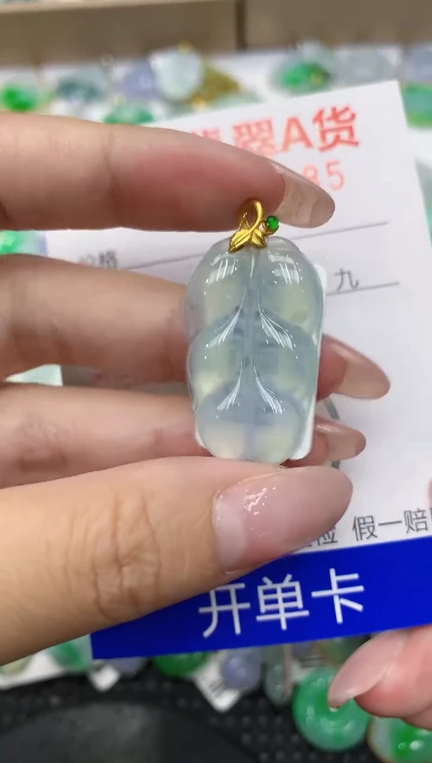 翡翠18K金镶嵌颈饰111111111