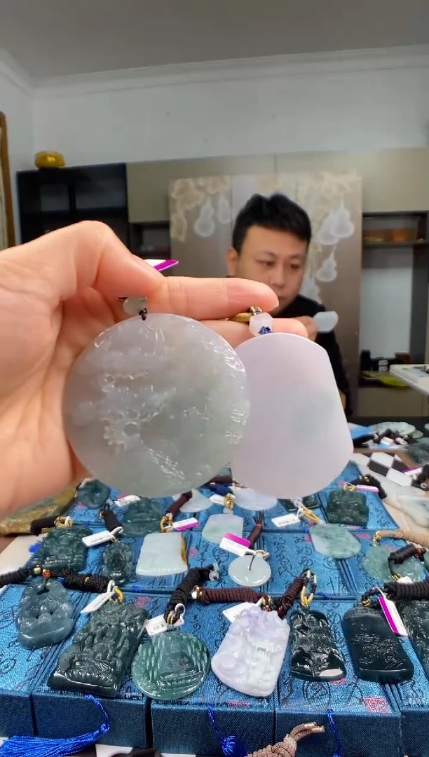 颈饰未镶嵌翡翠艾**亚  多样性发其一