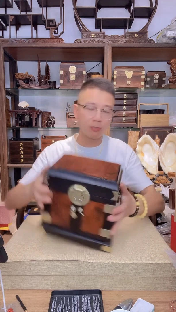 乌木类书架582大叶紫檀嵌瘿木官皮箱  库存