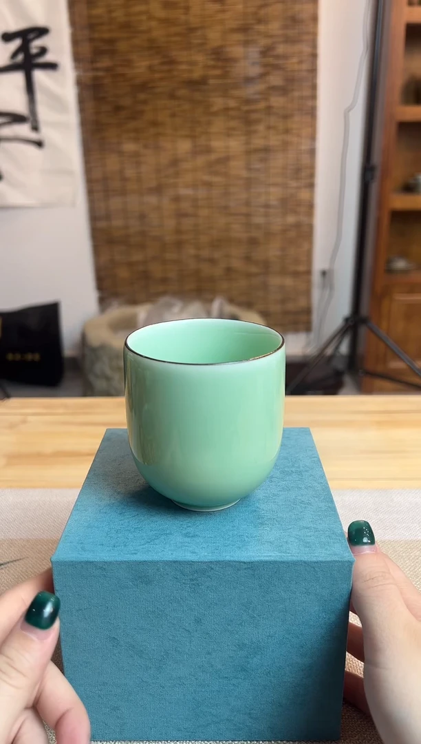 龙泉青瓷梅子青刻杯