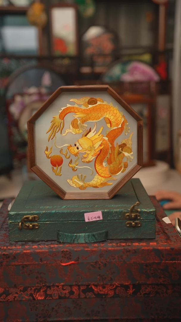 扇子苏绣双面绣八角台屏胡桃木框大号20CM