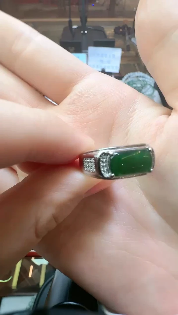 【闪购商品】翡翠吊坠(不含链)未镶嵌翡翠