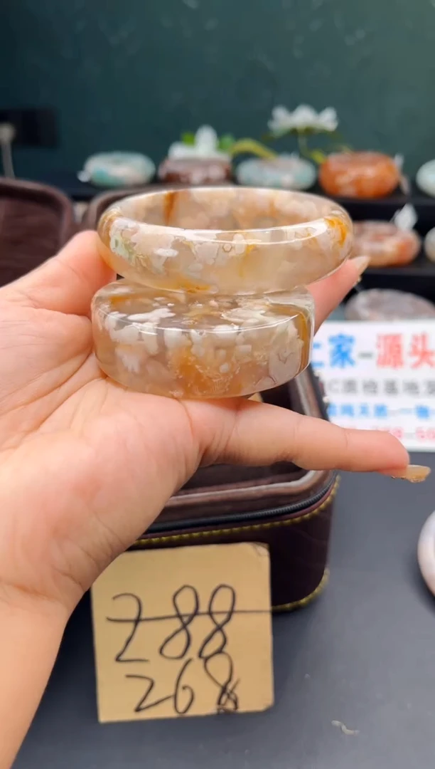 未镶嵌手镯石英质玉（64圈口）赠送镯心
