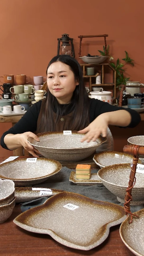 陶瓷A354 一个陶瓷粗陶花边大盆可能微瑕