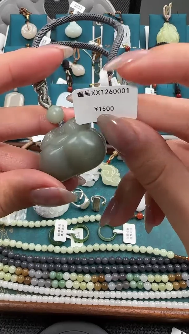 颈饰未镶嵌和田玉吊坠  XX