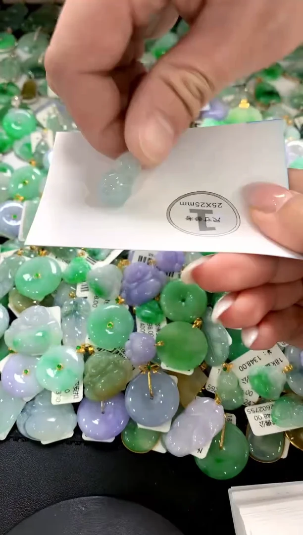 翡翠未镶嵌颈饰1111111111111111