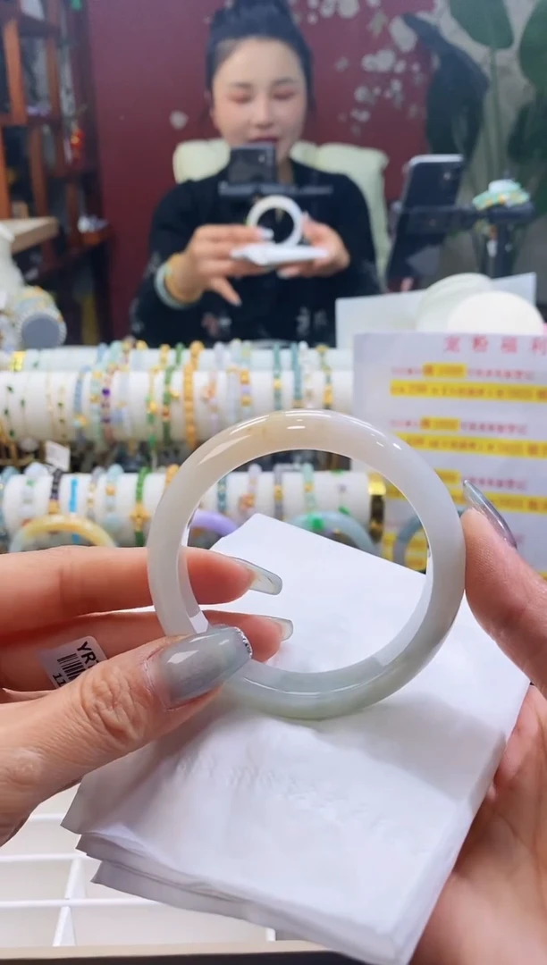 【闪购商品】翡翠手镯未镶嵌152洒金5455/12.0*7.7