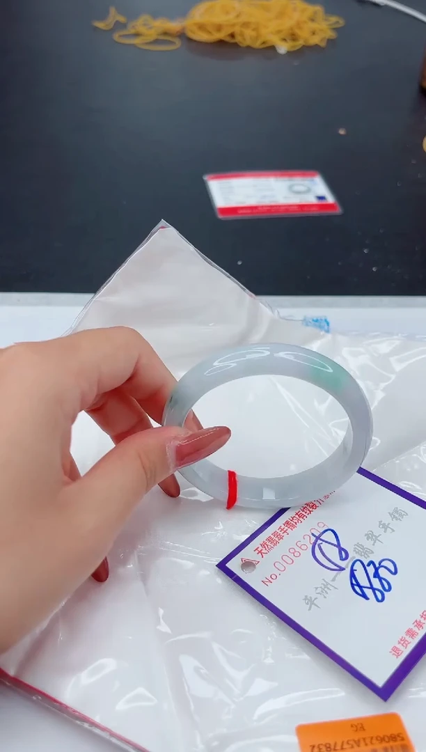 翡翠手镯未镶嵌1