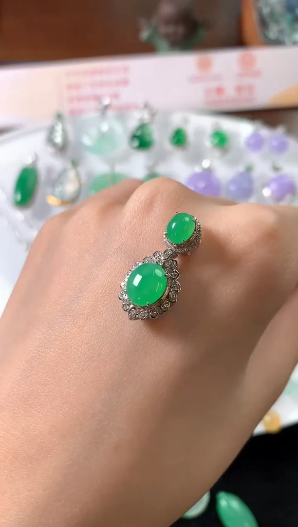 吊坠(赠链)18K金镶嵌翡翠吊坠