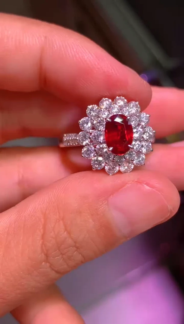 18K金镶嵌戒指红宝石1.02ct 无烧鸽血红