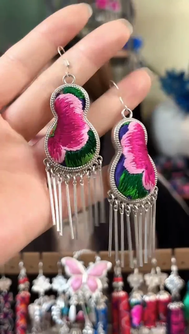 彩云南阁非遗老绣苗银饰品693