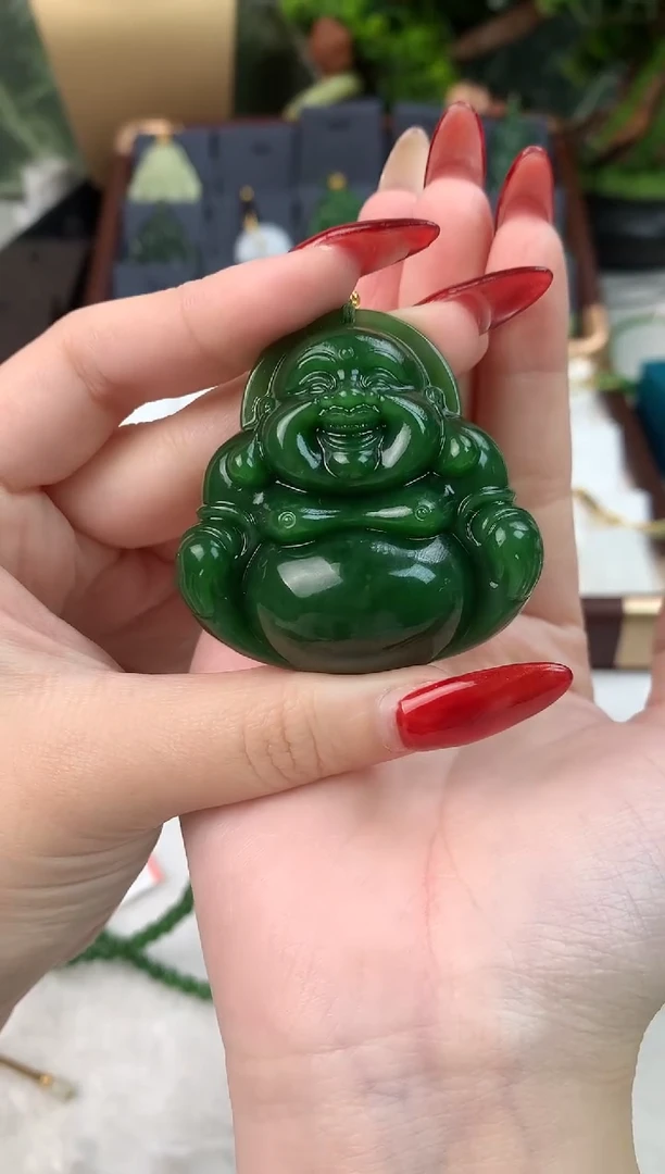 颈饰18K金镶嵌和田玉吊坠50mm