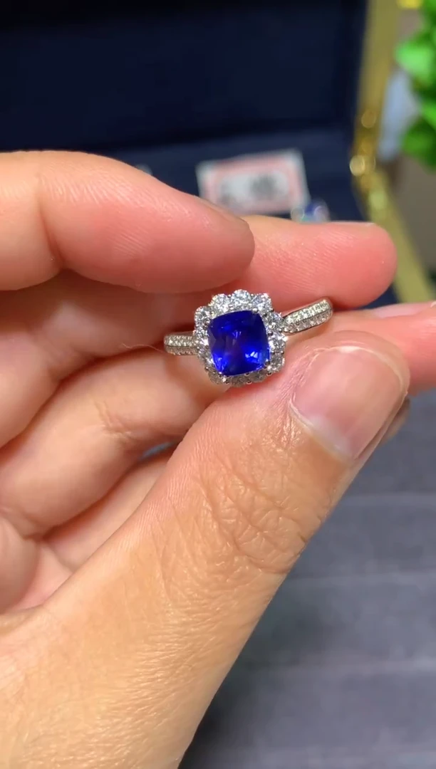 戒指蓝宝石18K金镶嵌1.56CT   无烧