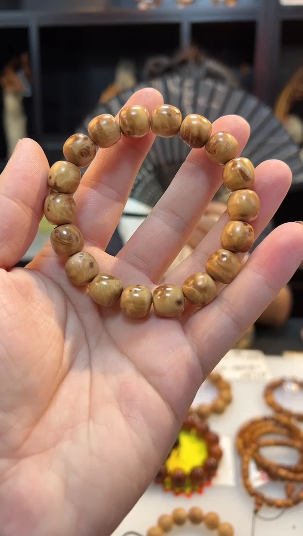 崖柏12*13瘤花老型无礼盒