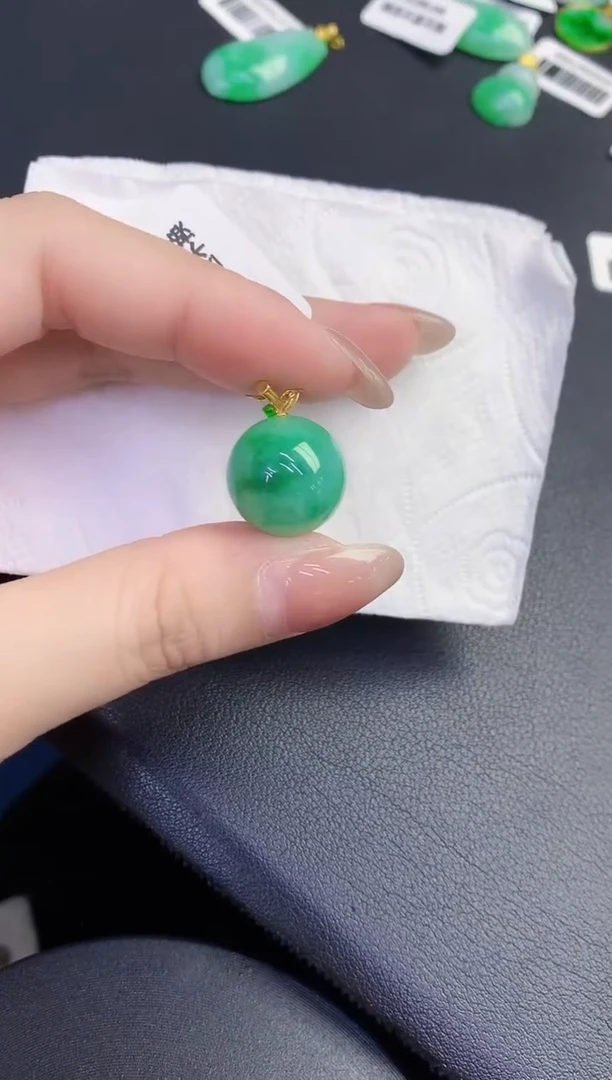 颈饰18K金镶嵌翡翠缅甸天然翡翠a货