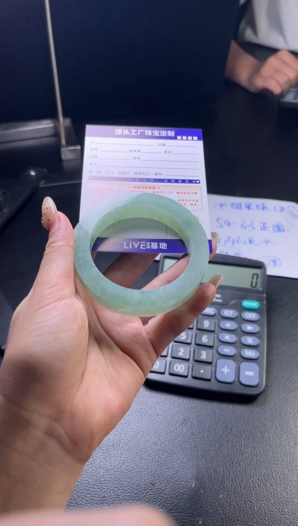 未镶嵌手镯定制翡翠?**?定制不退不换