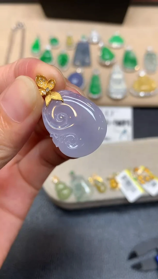 颈饰18K金镶嵌翡翠如意【无服务费