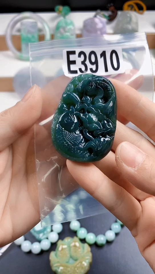 颈饰未镶嵌翡翠沐***?天然翡翠吊坠挂件
