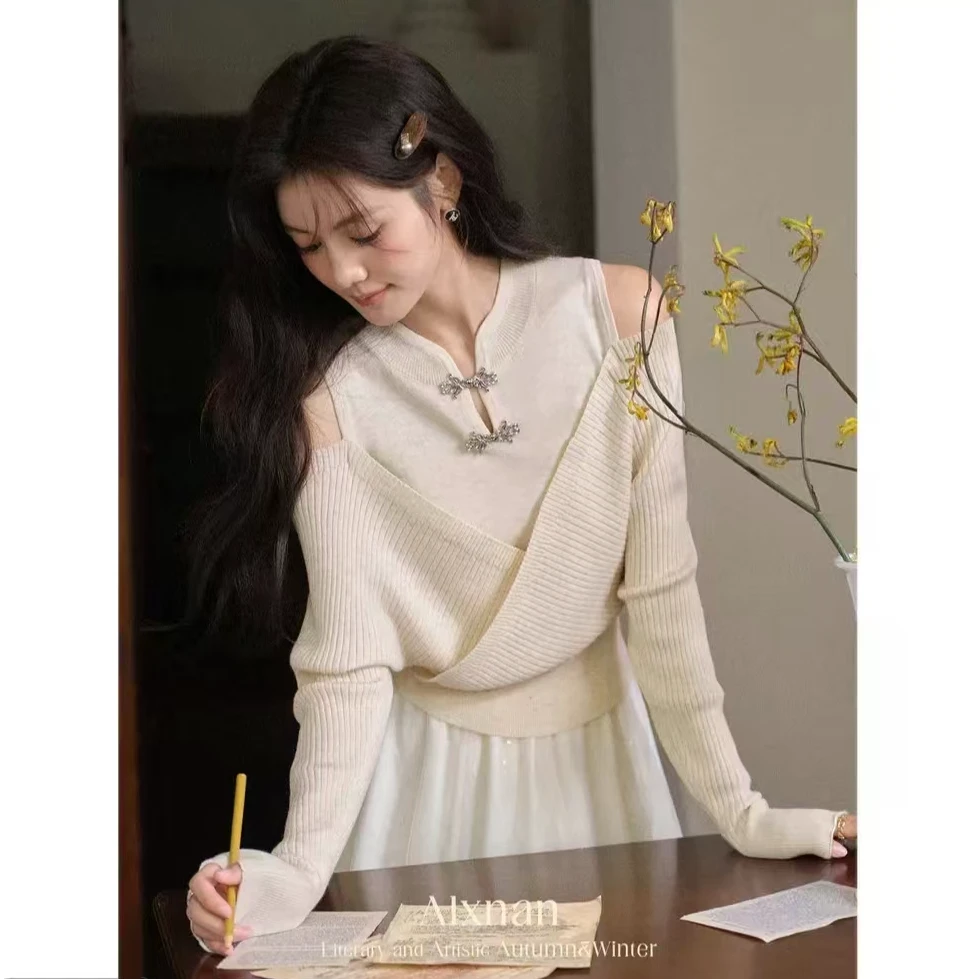 鹿向南「洛梨清茶」新中式气质杏色长袖针织衫女秋设计感露肩上衣
