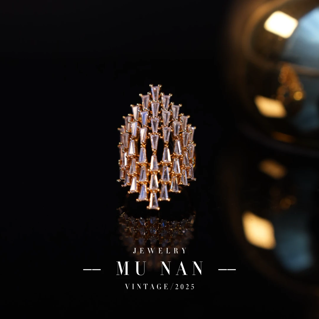 合金锆石戒指 【S061922】潮流几何时尚菱格纹戒指微镶锆石