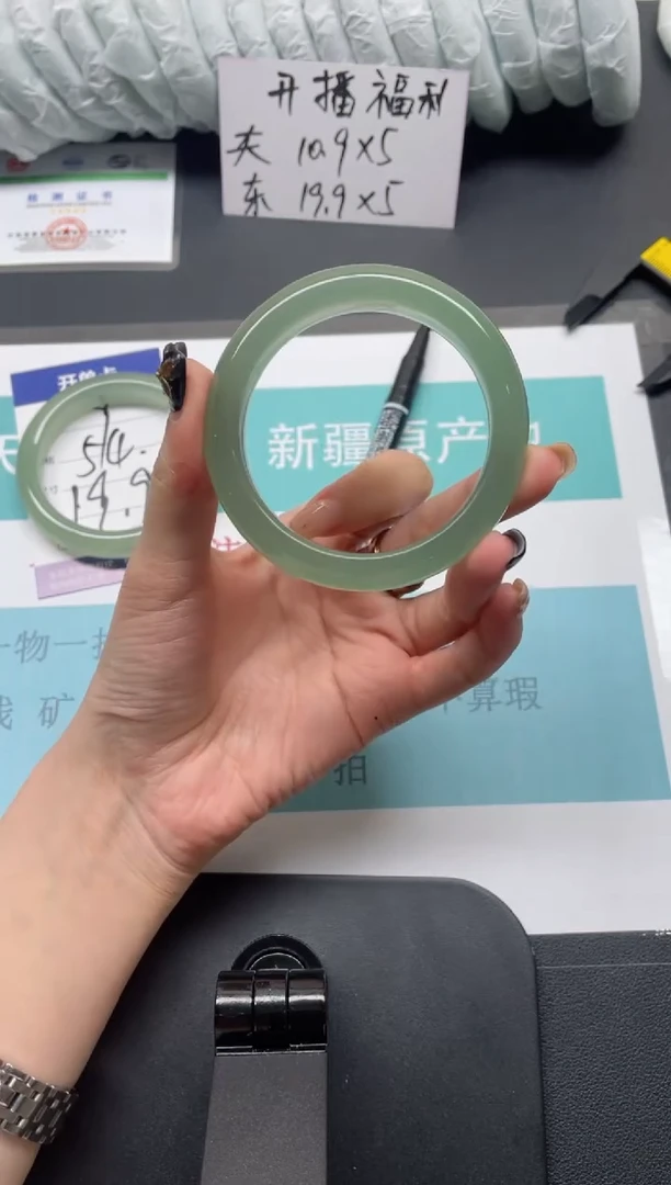 未镶嵌手镯石英质玉10-53