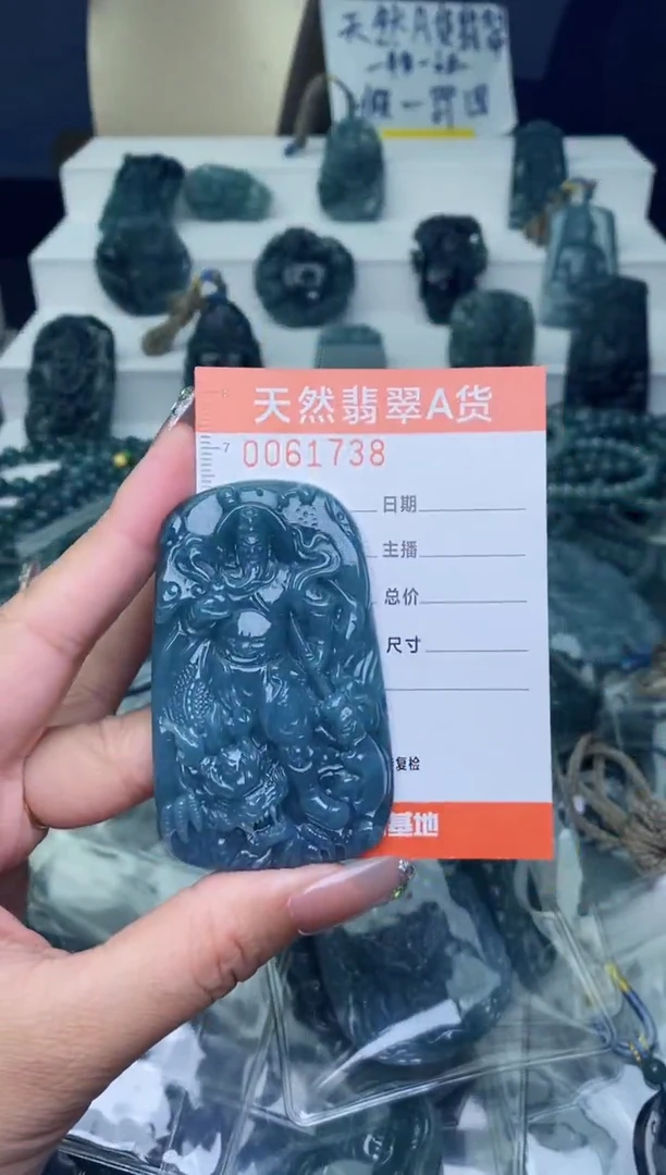 翡翠未镶嵌颈饰