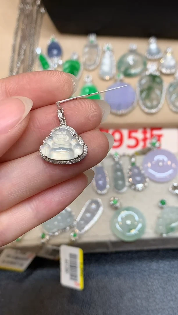 颈饰18K金镶嵌翡翠佛公【无服务费