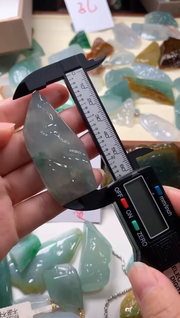 【闪购商品】翡翠颈饰未镶嵌吊坠