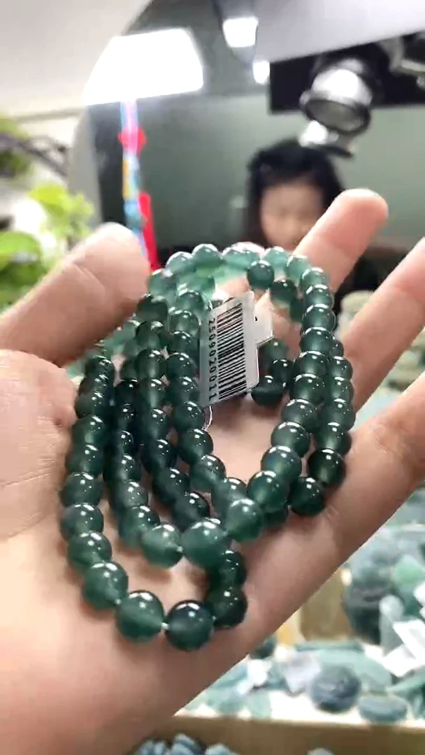 颈饰未镶嵌翡翠陈****?翡翠
