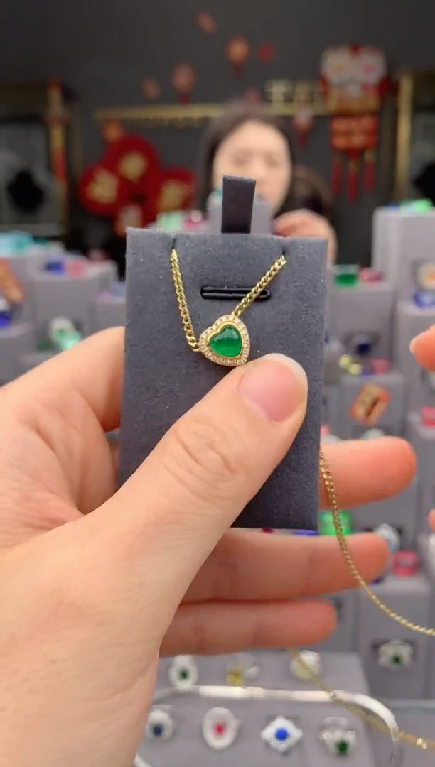 【闪购商品】祖母绿颈饰18K金镶嵌82分祖母绿项链