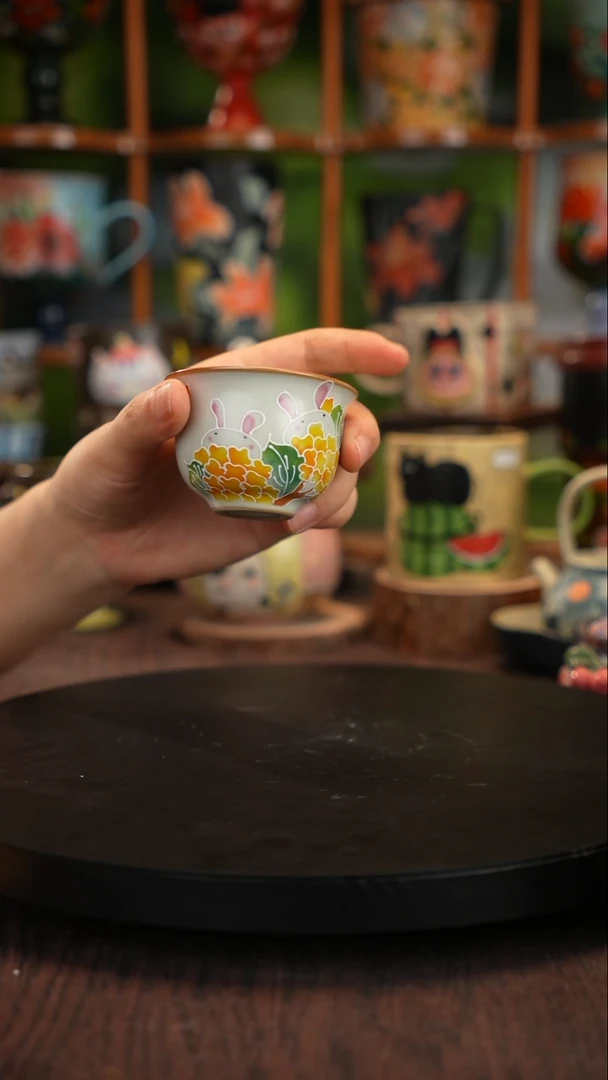 釉下手绘陶瓷杯子