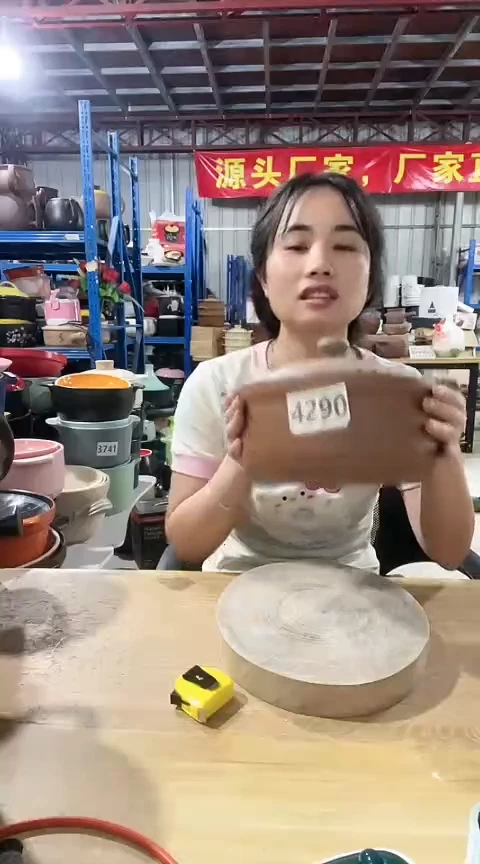 4290瑕疵2.5咖锅不圆盖偏小