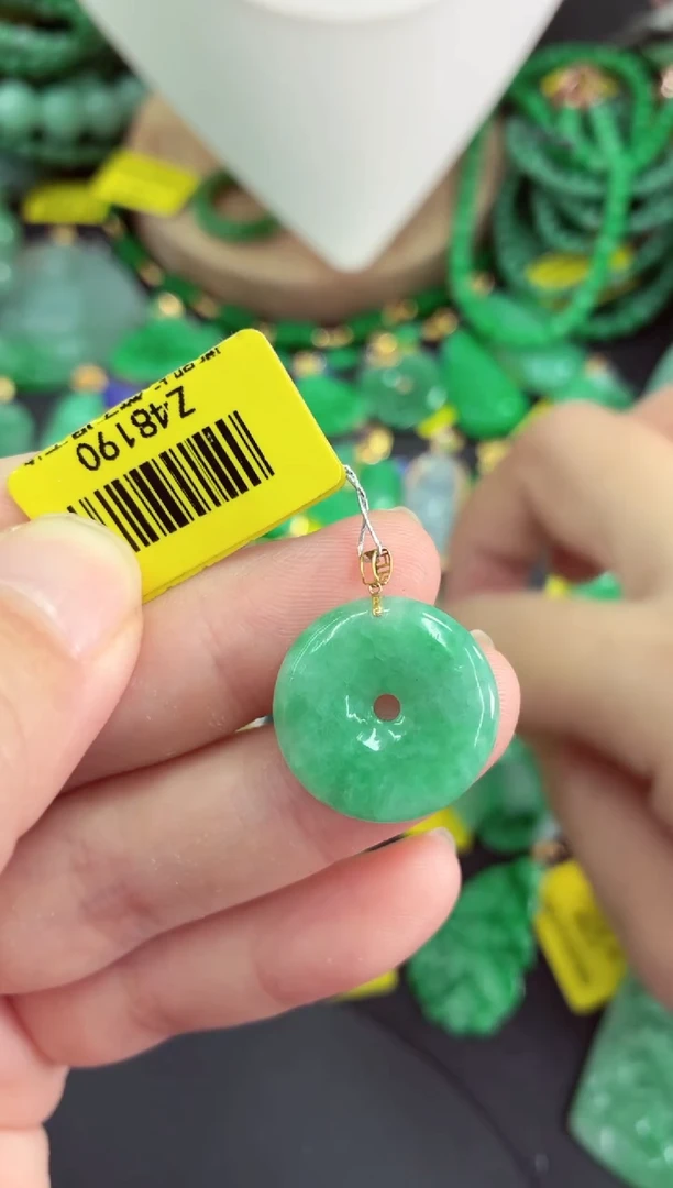 吊坠(不含链)18K金镶嵌翡翠笑*挂件