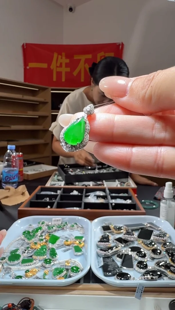 吊坠(不含链)银S925镶嵌翡翠水滴吊坠