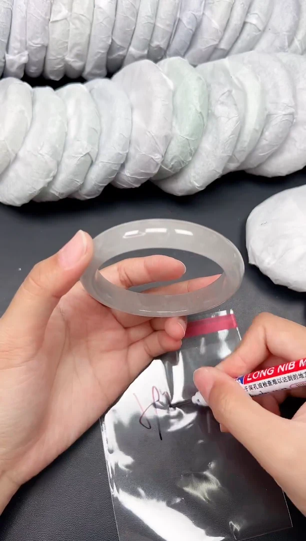 精品手镯，一物一拍J012