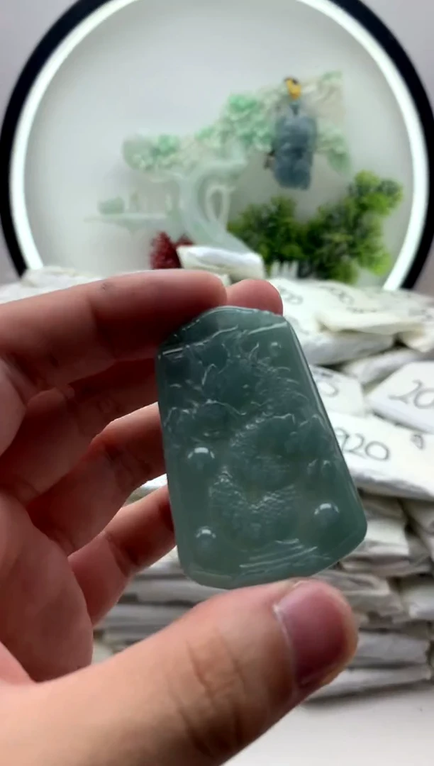 翡翠未镶嵌颈饰龙牌2