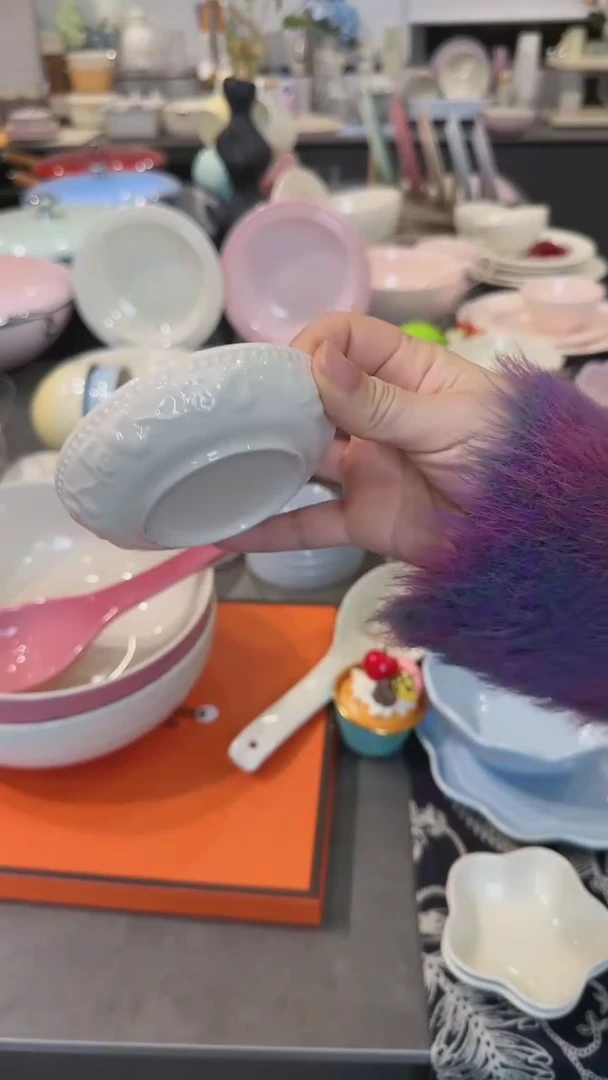 【闪购商品】瓷浮雕草莓陶瓷蘸料碟2件套-奶油白