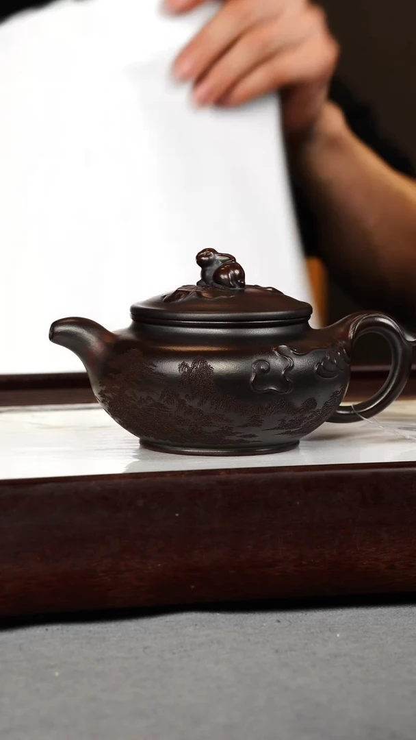 【闪购商品】紫砂茶壶古乌泥 玉兔仿古 刻绘