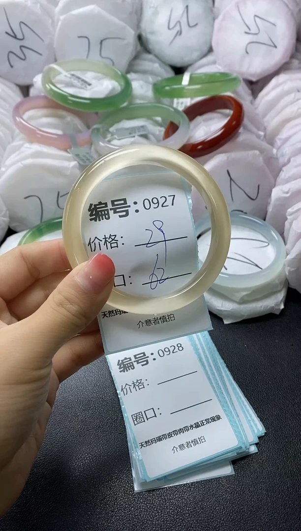 【闪购商品】石英质玉手镯未镶嵌927