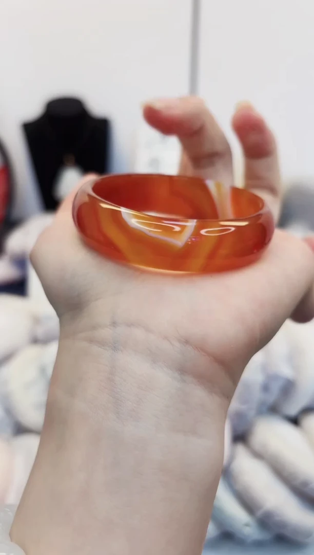 【闪购商品】石英质玉手镯未镶嵌470-玛瑙53圈口