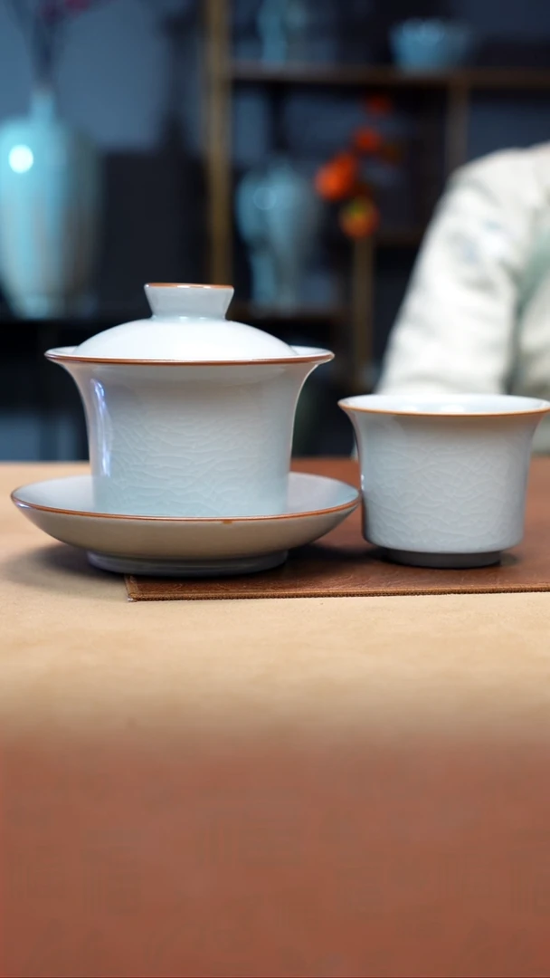 【闪购商品】摆件月白支钉马蹄盖碗