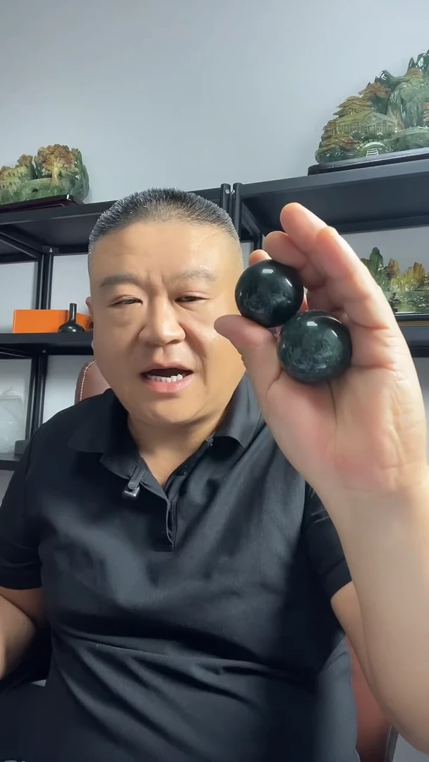 蛇纹石玉未镶嵌手球一对