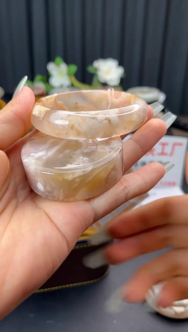 未镶嵌手镯石英质玉赠送镯心（54圈口）