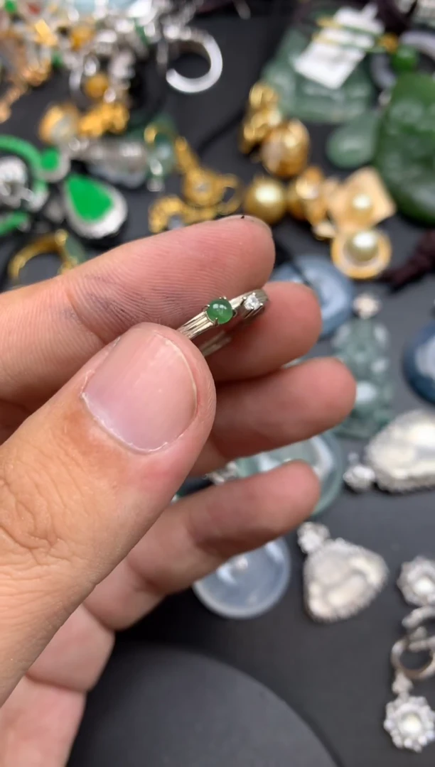 颈饰未镶嵌翡翠珠*货品待定