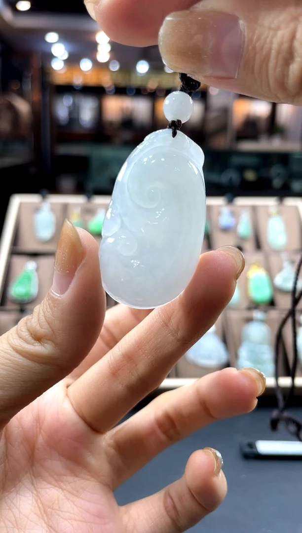 【闪购商品】翡翠颈饰未镶嵌如意